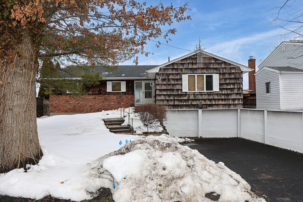 38 Milland Dr, Northport 2 38 Milland Dr, Northport 2